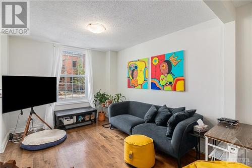 59 St Andrew Street, Ottawa, ON - Indoor Photo Showing Living Room