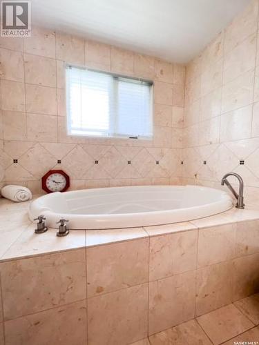 380 Powell Crescent, Swift Current, SK - Indoor Photo Showing Bathroom