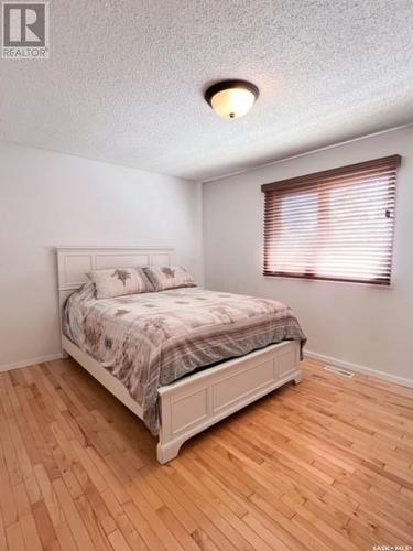 380 Powell Crescent, Swift Current, SK - Indoor Photo Showing Bedroom