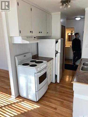 113 3Rd Street E, St. Walburg, SK - Indoor Photo Showing Kitchen With Double Sink