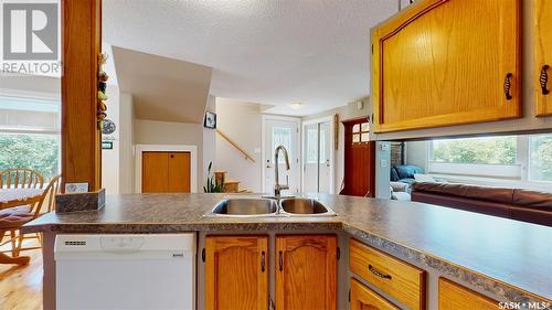 1821 Connaught Street, Regina, SK - Indoor Photo Showing Kitchen With Double Sink