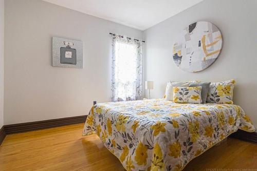 40 Garfield Avenue S, Hamilton, ON - Indoor Photo Showing Bedroom