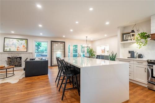 898 Partridge Drive, Burlington, ON - Indoor Photo Showing Kitchen With Upgraded Kitchen