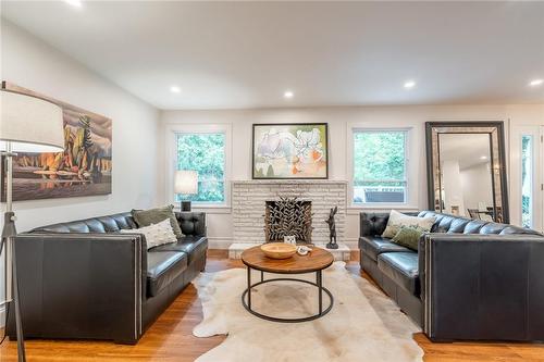 898 Partridge Drive, Burlington, ON - Indoor Photo Showing Living Room