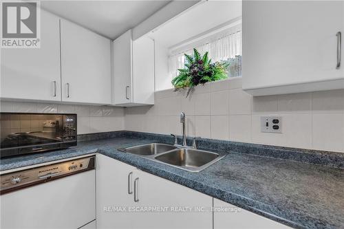 122 Rainbow Drive, Hamilton, ON - Indoor Photo Showing Kitchen With Double Sink