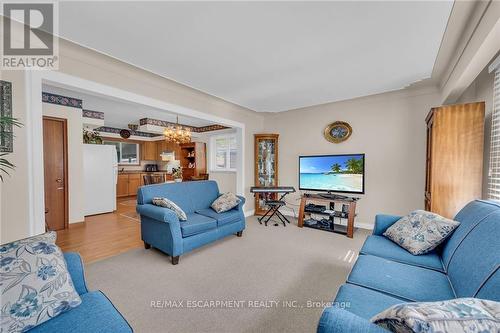 122 Rainbow Drive, Hamilton, ON - Indoor Photo Showing Living Room