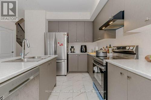 301 Vanilla Trail, Thorold, ON - Indoor Photo Showing Kitchen