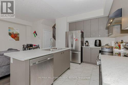 301 Vanilla Trail, Thorold, ON - Indoor Photo Showing Kitchen