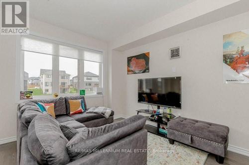 301 Vanilla Trail, Thorold, ON - Indoor Photo Showing Living Room