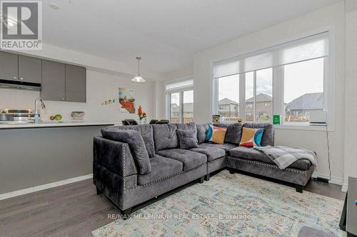 301 Vanilla Trail, Thorold, ON - Indoor Photo Showing Living Room