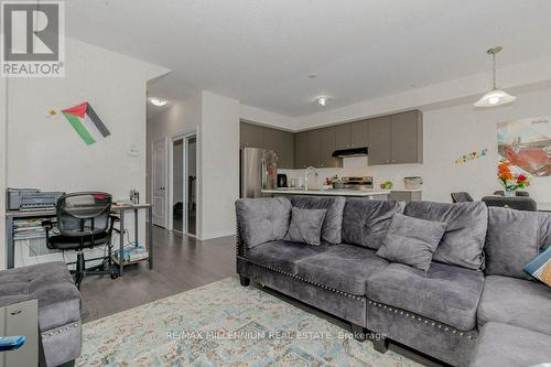 301 Vanilla Trail, Thorold, ON - Indoor Photo Showing Living Room