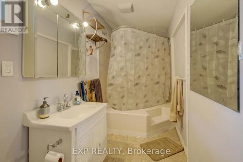 549 Alfred Street, Kingston, ON - Indoor Photo Showing Bathroom