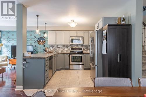 8466 Kelsey Crescent, Niagara Falls, ON - Indoor Photo Showing Kitchen With Upgraded Kitchen