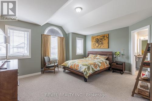 8466 Kelsey Crescent, Niagara Falls, ON - Indoor Photo Showing Bedroom