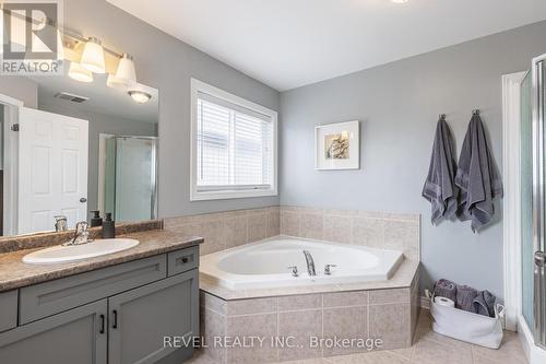 8466 Kelsey Crescent, Niagara Falls, ON - Indoor Photo Showing Bathroom