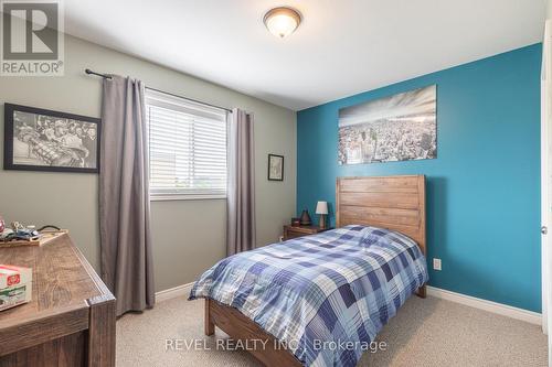 8466 Kelsey Crescent, Niagara Falls, ON - Indoor Photo Showing Bedroom