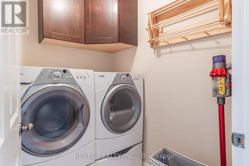 8466 Kelsey Crescent, Niagara Falls, ON - Indoor Photo Showing Laundry Room