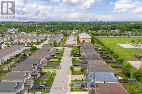 8466 Kelsey Crescent, Niagara Falls, ON - Outdoor With View