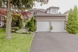 33 STRATHROY CRESCENT  Hamilton, ON L8B 0N5