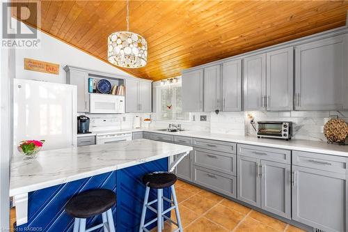 156 Miller Lake Shore Road, Northern Bruce Peninsula, ON - Indoor Photo Showing Kitchen