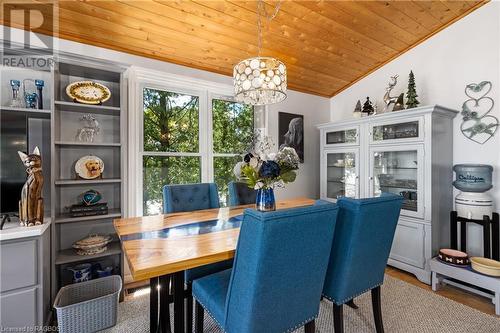 156 Miller Lake Shore Road, Northern Bruce Peninsula, ON - Indoor Photo Showing Dining Room