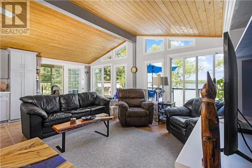 156 Miller Lake Shore Road, Northern Bruce Peninsula, ON - Indoor Photo Showing Living Room