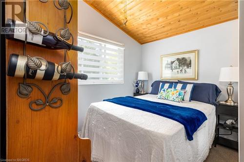 156 Miller Lake Shore Road, Northern Bruce Peninsula, ON - Indoor Photo Showing Bedroom