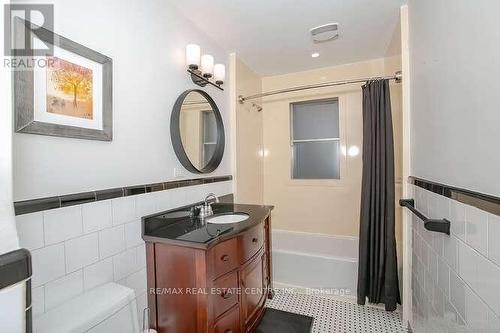 18 Alphonse Crescent, Mississauga, ON - Indoor Photo Showing Bathroom