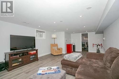 18 Alphonse Crescent, Mississauga, ON - Indoor Photo Showing Living Room
