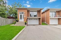 1611 LEWES WAY  Mississauga, ON L4W 3H5