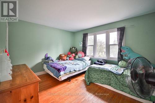 15 Leslie Frost Lane, Kawartha Lakes, ON - Indoor Photo Showing Bedroom