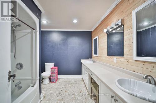15 Leslie Frost Lane, Kawartha Lakes, ON - Indoor Photo Showing Bathroom