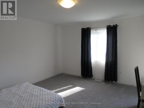 22 Alaskan Heights, Barrie (Holly), ON - Indoor Photo Showing Bedroom