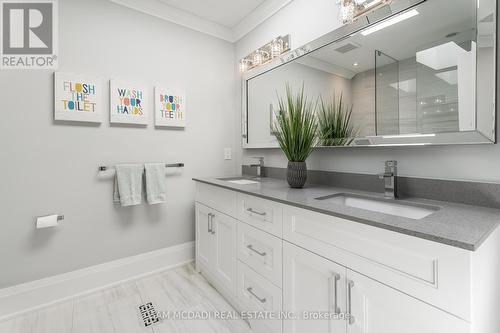 923 Indian Road, Mississauga, ON - Indoor Photo Showing Bathroom