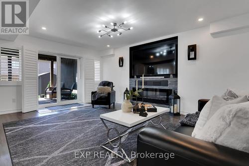 117 Lyle Drive, Clarington, ON - Indoor Photo Showing Living Room