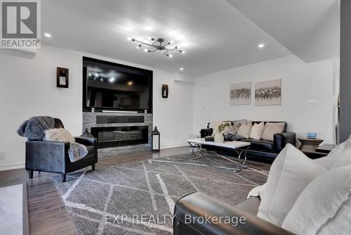 117 Lyle Drive, Clarington, ON - Indoor Photo Showing Living Room