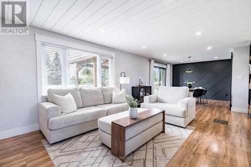 298 Glenarm Road, Kawartha Lakes, ON - Indoor Photo Showing Living Room