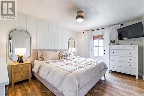 298 Glenarm Road, Kawartha Lakes, ON - Indoor Photo Showing Bedroom