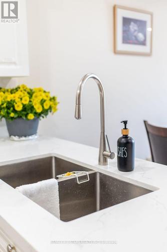 1372 Lillico Crescent, Peterborough (Monaghan), ON - Indoor Photo Showing Kitchen With Double Sink