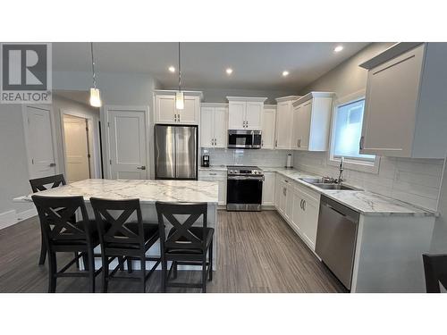 6 105 Forest Ridge Road, 100 Mile House, BC - Indoor Photo Showing Kitchen With Double Sink With Upgraded Kitchen