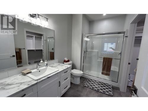 6 105 Forest Ridge Road, 100 Mile House, BC - Indoor Photo Showing Bathroom