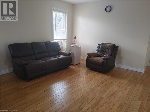1194 King Street, Cambridge, ON - Indoor Photo Showing Living Room