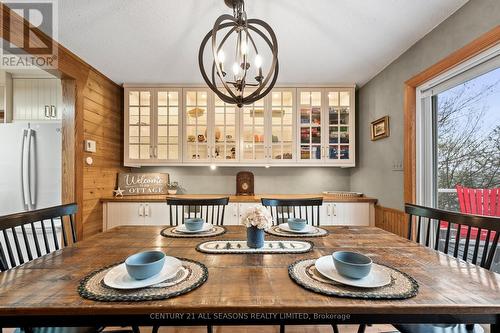 1171 Straggle Lake Drive, Dysart Et Al, ON - Indoor Photo Showing Dining Room