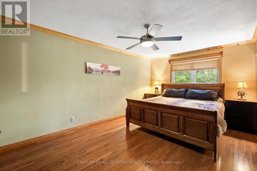 1171 Straggle Lake Drive, Dysart Et Al, ON - Indoor Photo Showing Bedroom