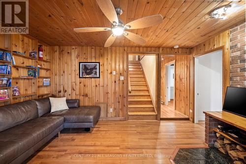 1171 Straggle Lake Drive, Dysart Et Al, ON - Indoor Photo Showing Living Room