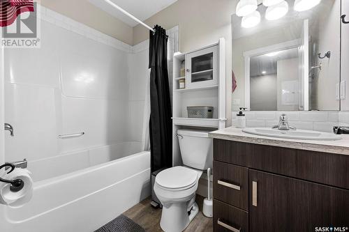 462 Forget Street, Regina, SK - Indoor Photo Showing Bathroom