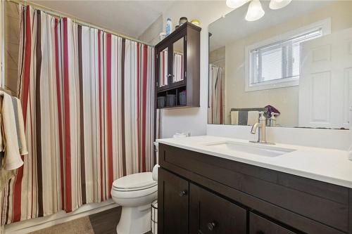 19 Sheridan Drive, Hamilton, ON - Indoor Photo Showing Bathroom