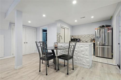 19 Sheridan Drive, Hamilton, ON - Indoor Photo Showing Dining Room