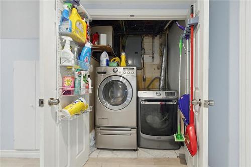 19 Sheridan Drive, Hamilton, ON - Indoor Photo Showing Laundry Room