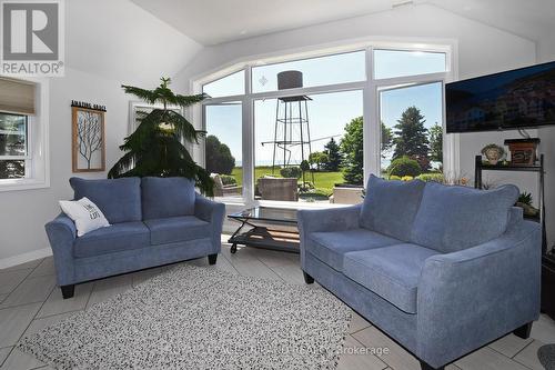 48789 Dexter Line, Malahide, ON - Indoor Photo Showing Living Room